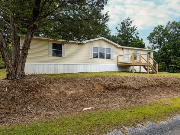 150 Meadow Farm Ln, Sylacauga, AL 35151