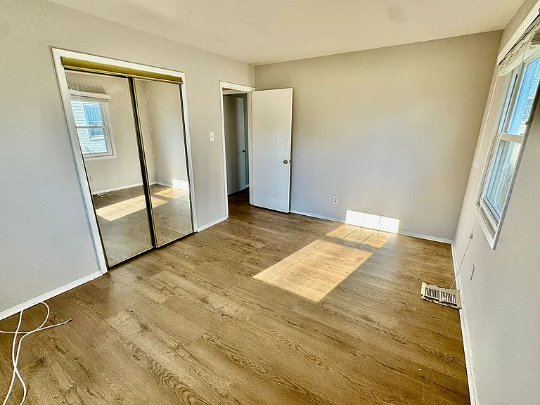 77 Executive Ln — Photo 17