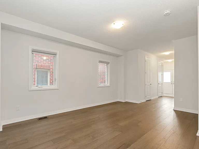 1372 Harrington St #1372 HARRINGTON ST — Photo 32