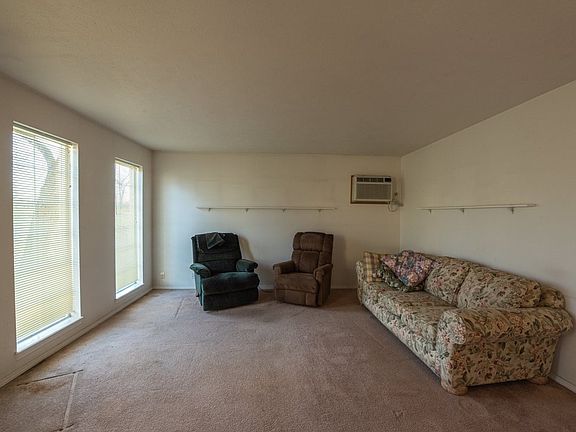 2nd image of 3103 E 44th Ave