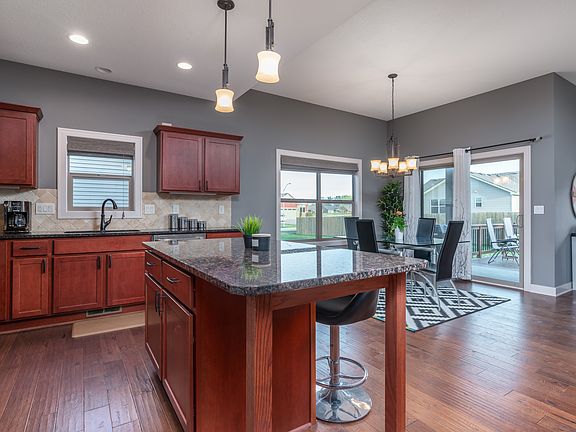 4th image of 8646 Silverwood Dr
