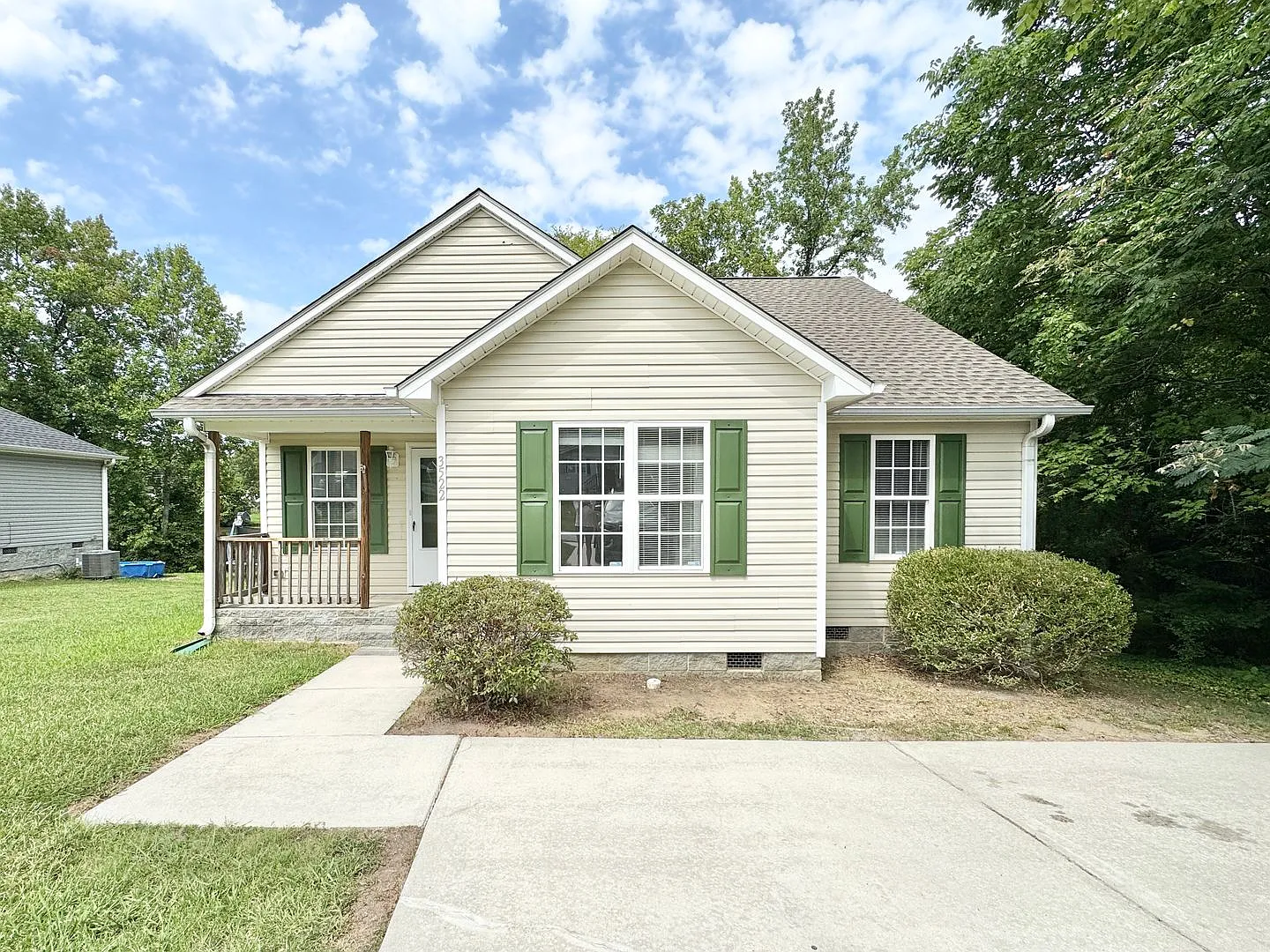 Wonderful Lakefront 4 Bedroom, 2 Bath in St. Clos subdivision off Creekridge Road — Photo 2