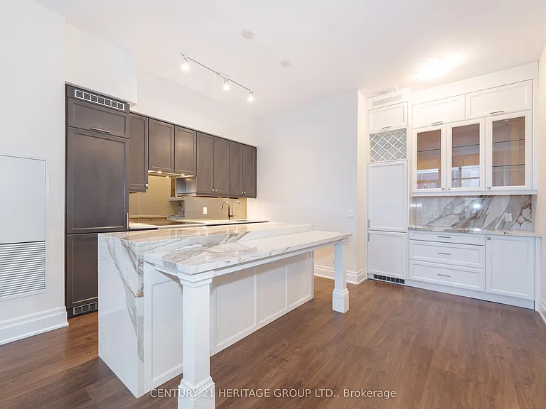 9075 Jane St #Penthouse 02 — Photo 17