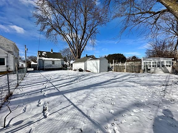 4th image of 924 12th Ave NE