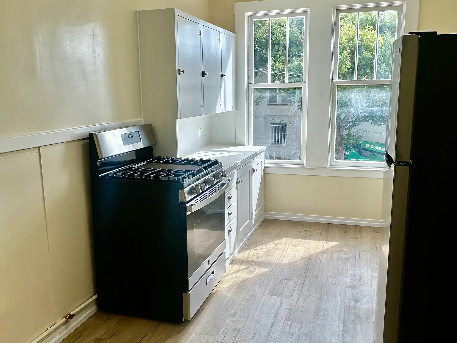 Studio, $3,000 — Photo 2