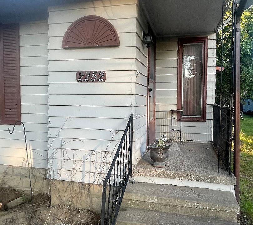 2nd image of 2252 Pipe St