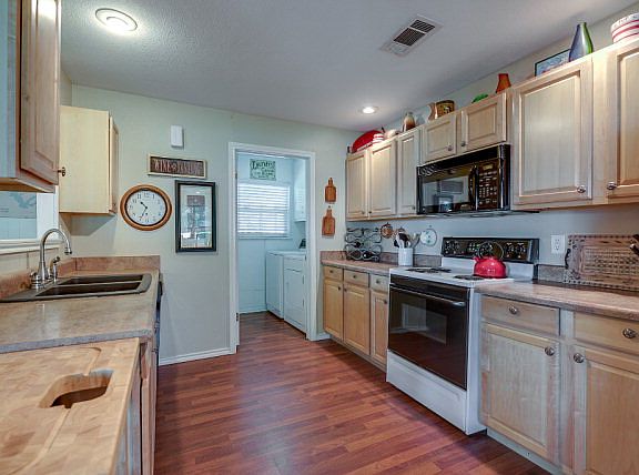 5th image of 405 Lake Dr