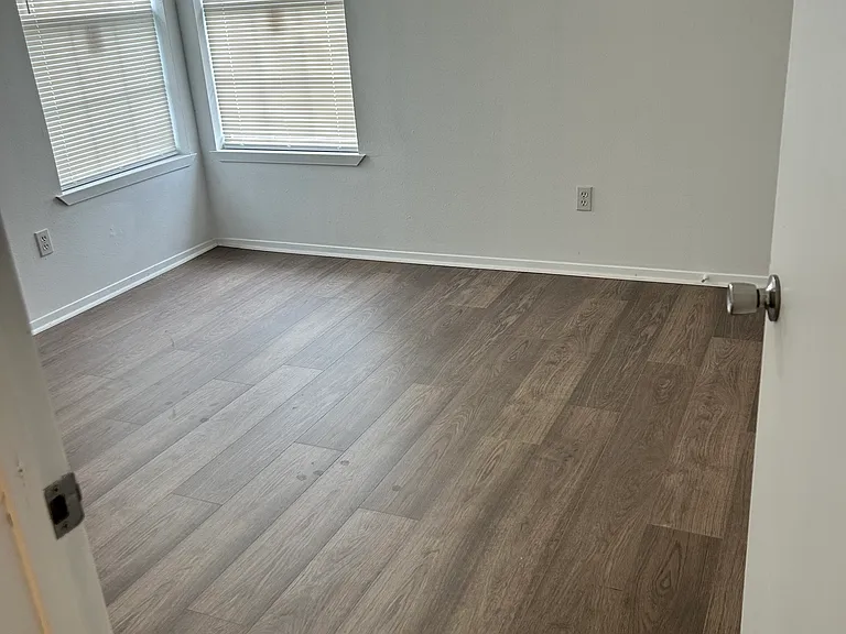 1318 Ormond Dr — Photo 13