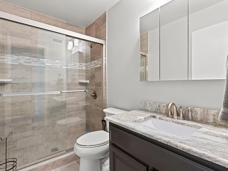 311 W Earle St #34B — Photo 40