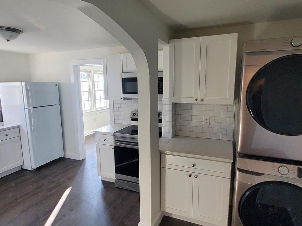 Eat-in Kitchen