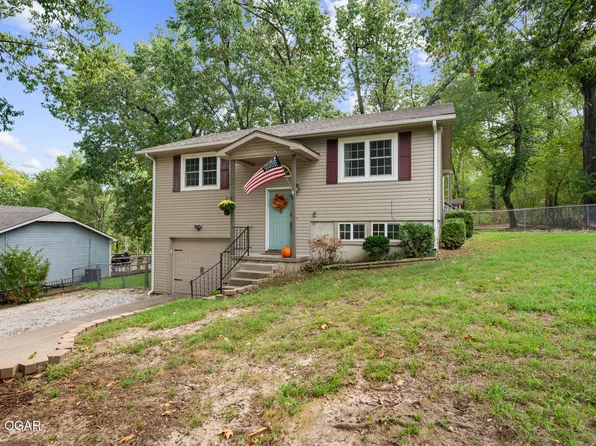 148 Red Oak Dr, Carl Junction, MO 64834