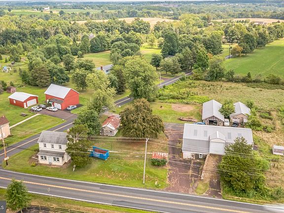 3rd image of 1466 Schwenksville Rd