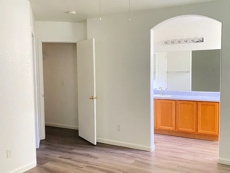 1619 W Bitter Orange St — Photo 8