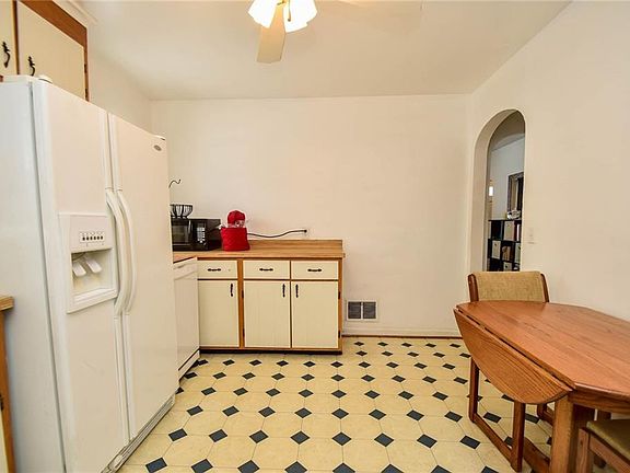 4th image of 220 South Ave