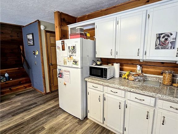2nd image of 862 Honey Hill Rd
