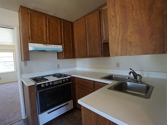3rd image of 1036 Aster Ave