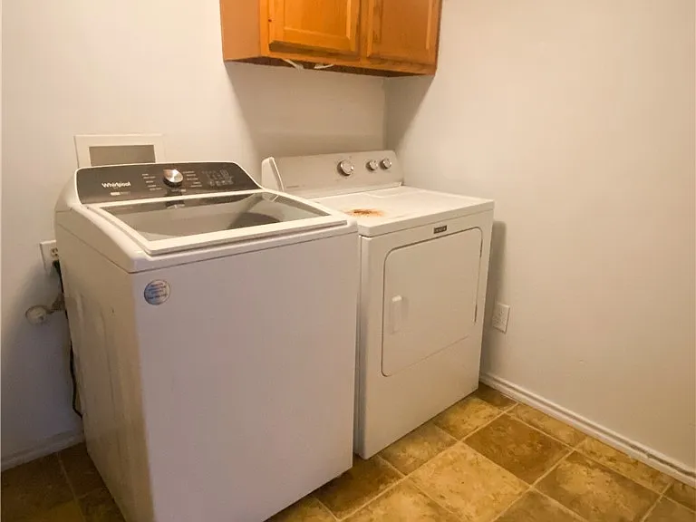 704 Churchill Dr — Photo 9