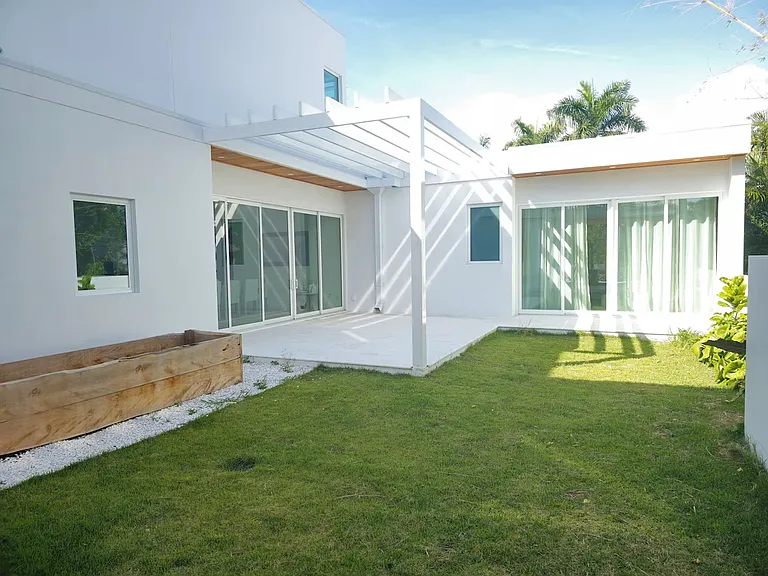 Roberts Bay Ln — Photo 23