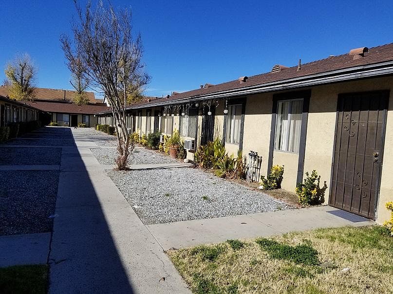 1st image of 675 S San Jacinto St #1