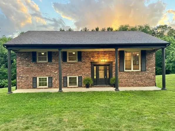 322 Rolling Hills Cir, Hillsville, VA 24343