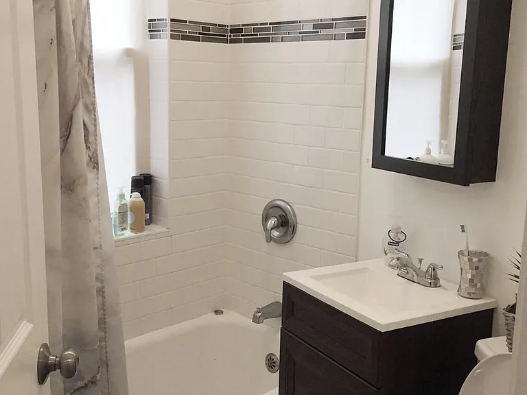 4226 N Clark St #1 — Photo 8