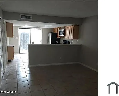 2431 E Tracy Ln #2 — Photo 4