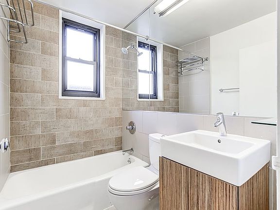 4th image of 200 E 82nd St APT 27A