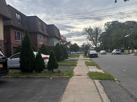3rd image of 428 Doyle St