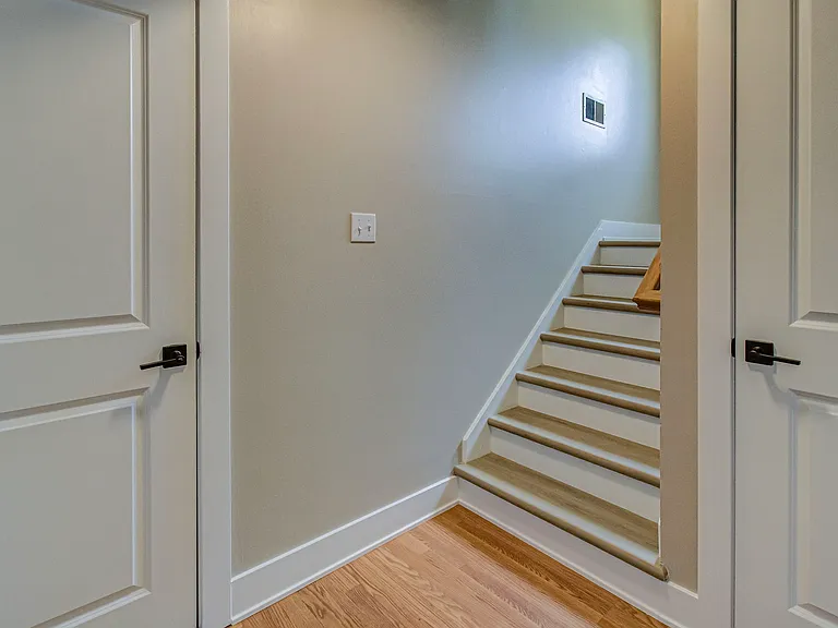 9521 Mobile Dr — Photo 36