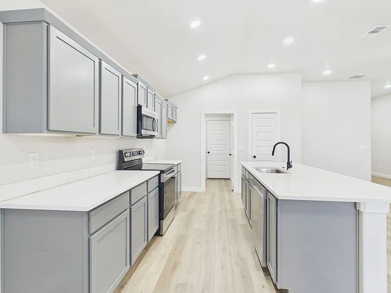 3102 Swenson St — Photo 3