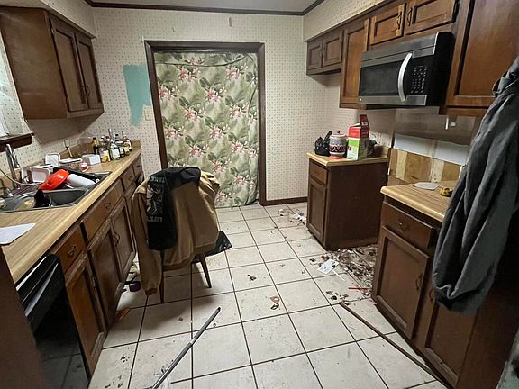5th image of 6 Darrell Dr