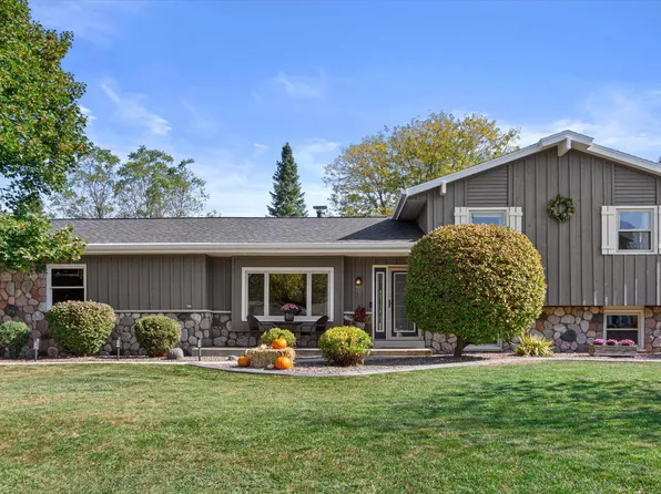 W238N7056 Michele LANE, Sussex, WI 53089