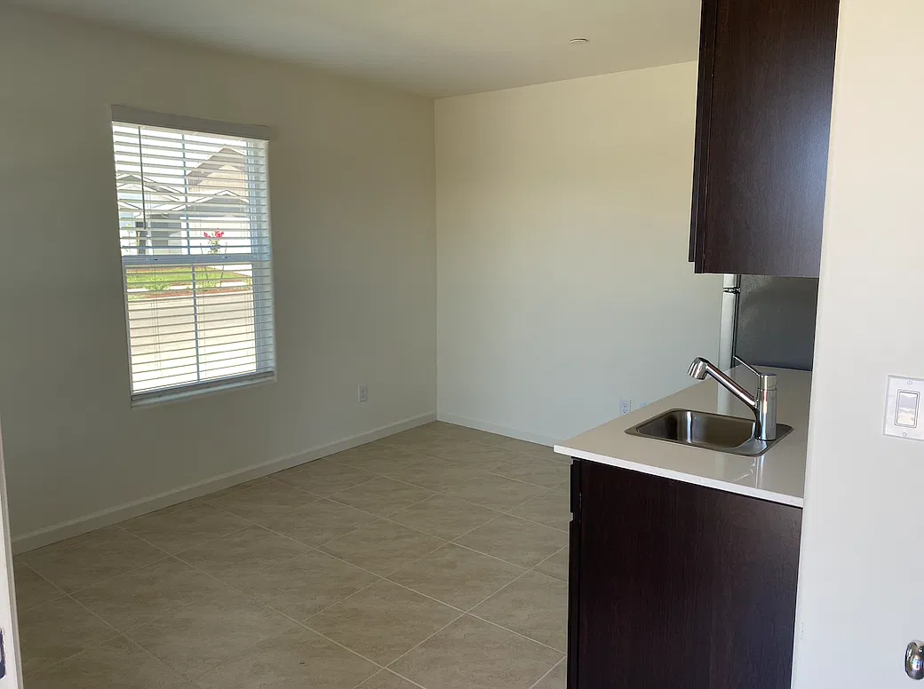 698 Keenan Ct — Photo 4