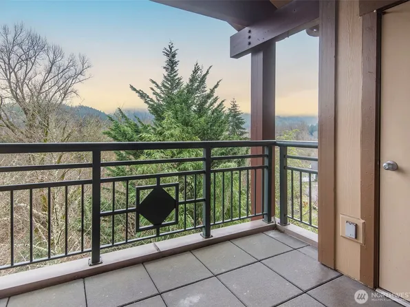 1000 Cabin Creek Lane SW #D301, Issaquah, WA 98027