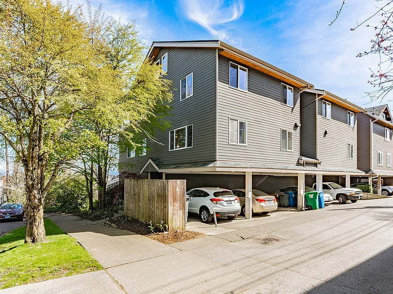 East Vista — Photo 1