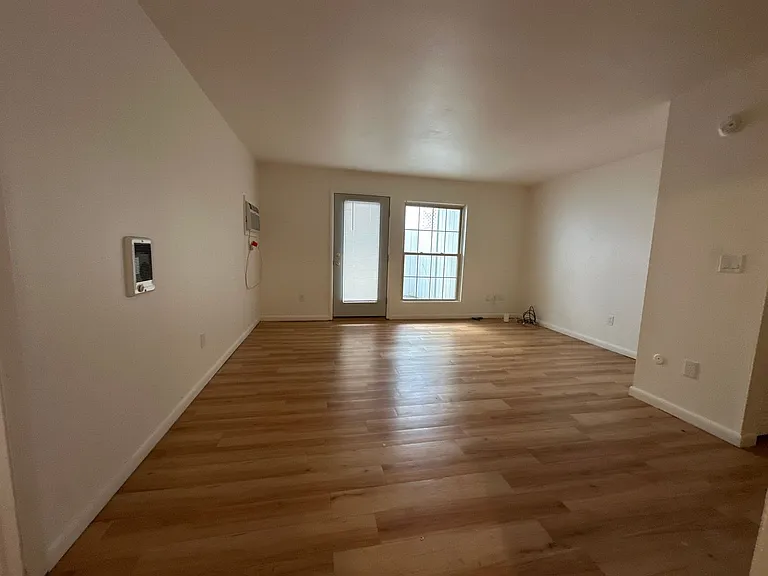 University Park Apartments near Cornell University — Photo 154