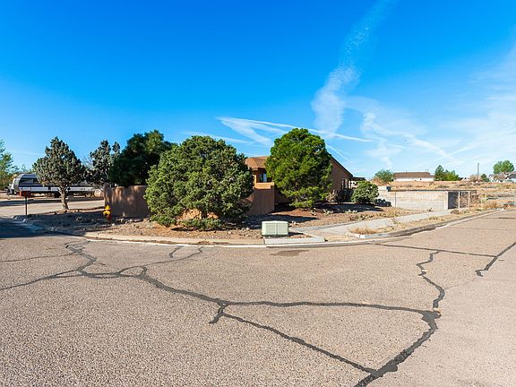 4th image of 10317 La Paz Dr NW