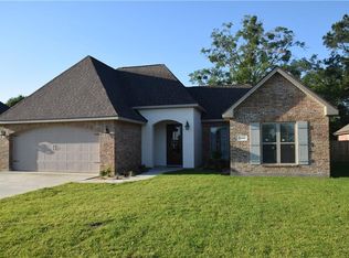 1349 W Eagles Nest Dr, Moss Bluff, LA 70611