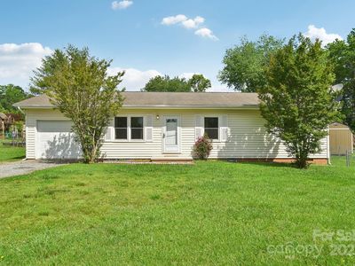 1181 Runway Dr, Hendersonville, NC, 28792