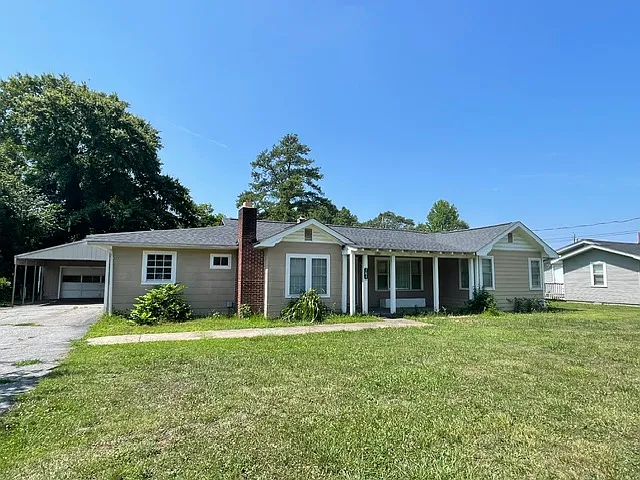 670 Emily Ln — Photo 1