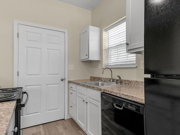 4th image of 280 E Loudon Ave #101