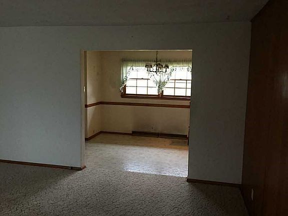 3rd image of 815 Terry Ln