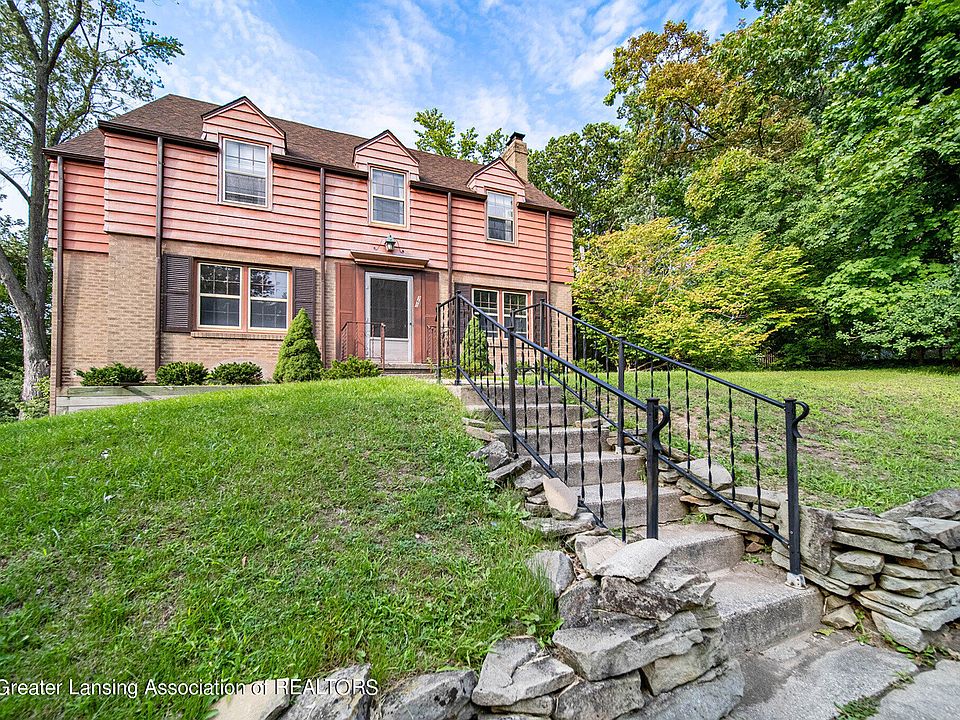 1st image of 360 Centerlawn St