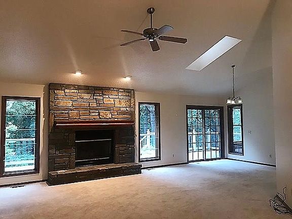 5th image of 290 Stoneykirk Dr