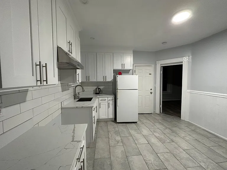 178 Clarence St #2 — Photo 5