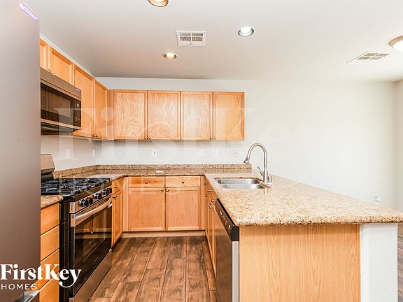 4th image of 10550 W Gilmore Ave