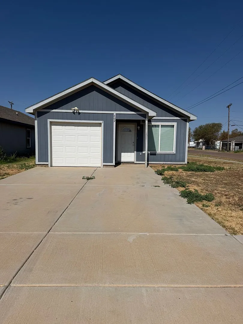 Move-In Special! Great 3/2/1 In North Central Lubbock — Photo 1