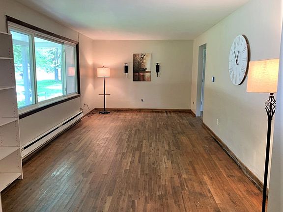 4th image of 2335 Woodville Pike