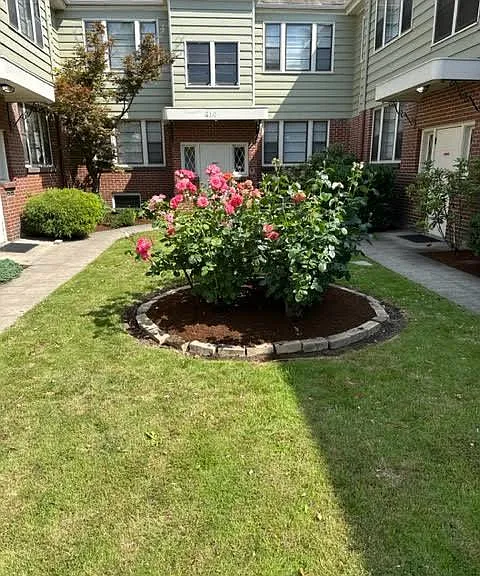 610 Washington St #4 — Photo 1