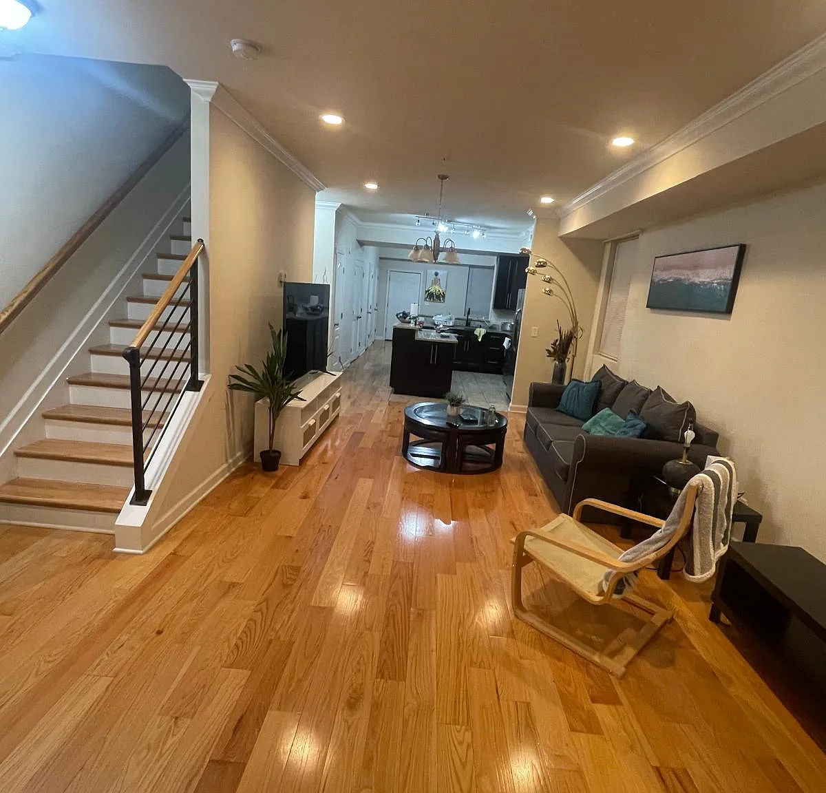 5 bed, 3.5 bath, 1800 sqft, $8,100 — Photo 1